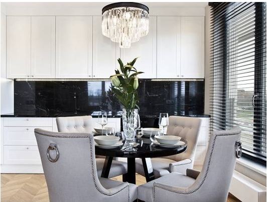 pikowane krzesło glamour z kołatką